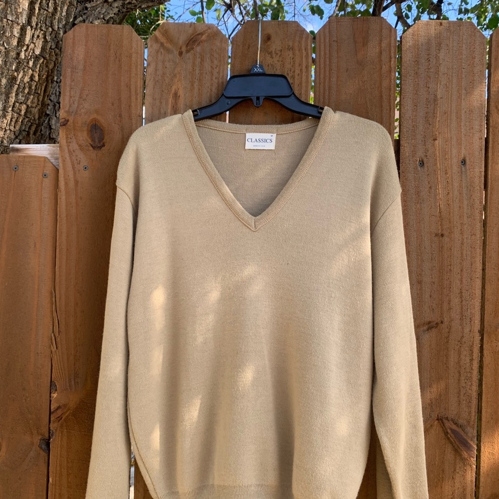 Vintage Classics men's sweater size Medium.